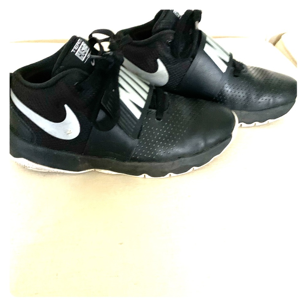 Boys Nike Team Hustle Shoes